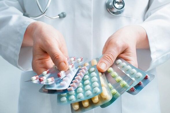 o médico escolhe antibióticos para prostatite