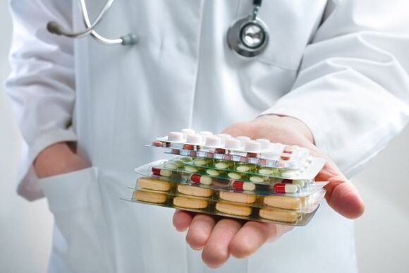 o médico sugere antibióticos para prostatite